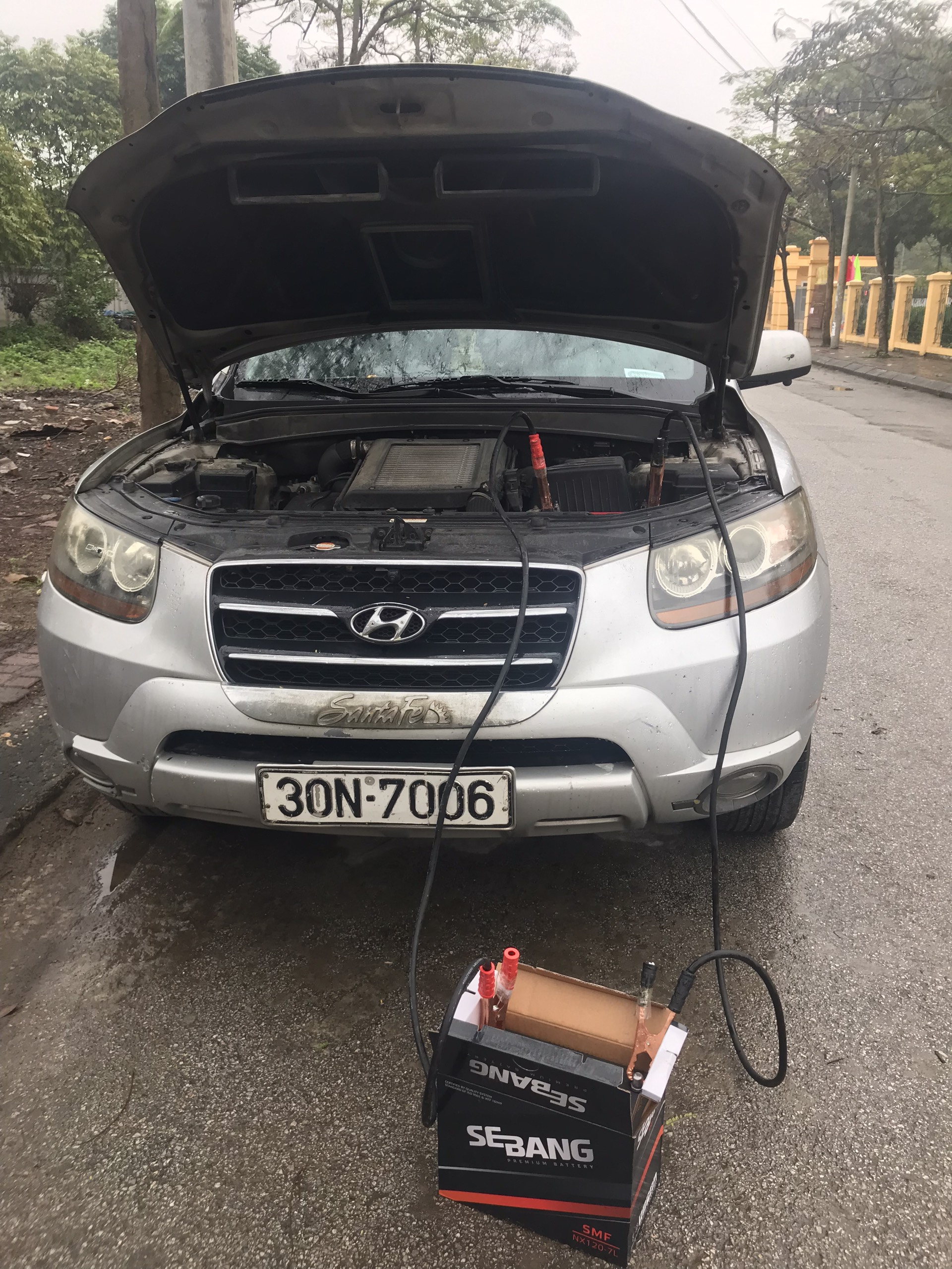 Cứu hộ xe hyundai Santafe 2009 Biệt thự Sao Biển