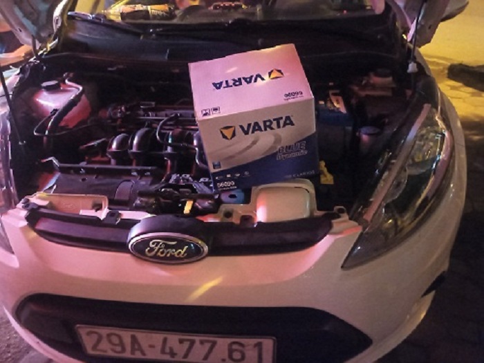 Thay ăc quy xe Ford Fiesta tại nhà 0333266768