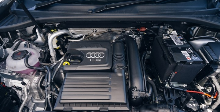 Thay Ắc quy xe Audi Q3 tại nhà 0333266768