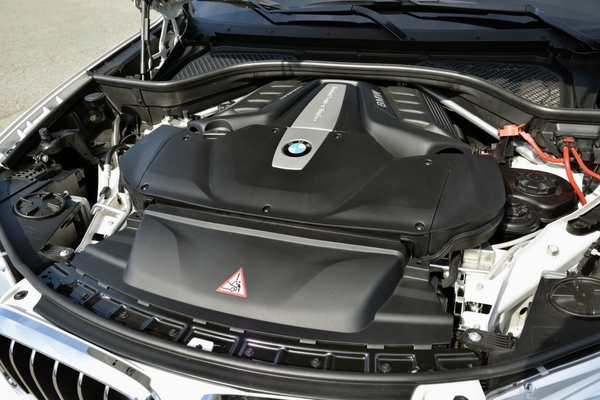 Thay Ắc quy xe BMW 318i tại nhà 0333266768