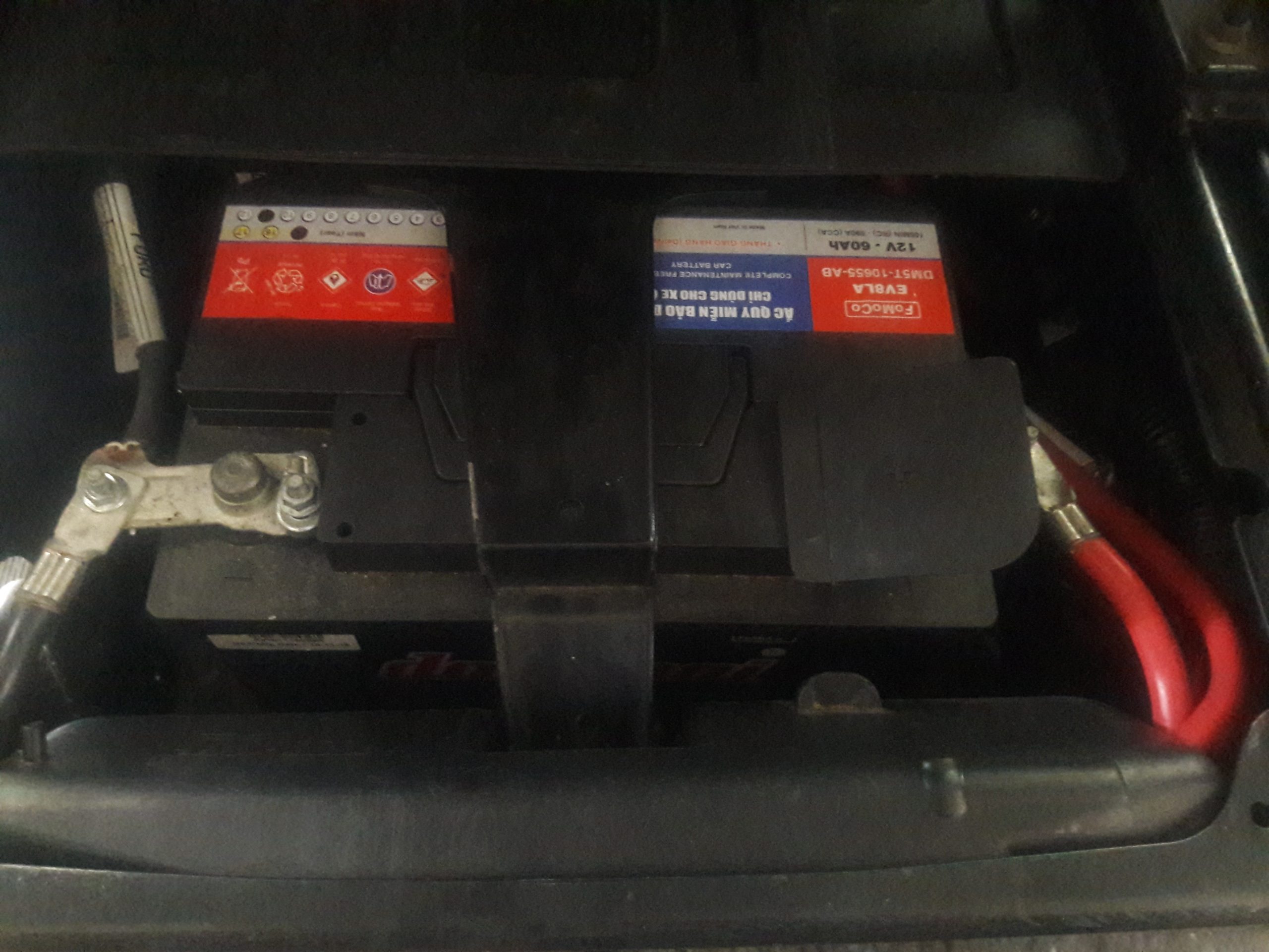 thay ắc quy xe Ford Tourneo tại nhà lh:0333266768