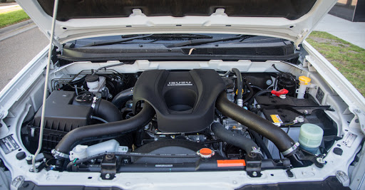 thay ắc quy xe Isuzu MU-X tại nhà 0333266768