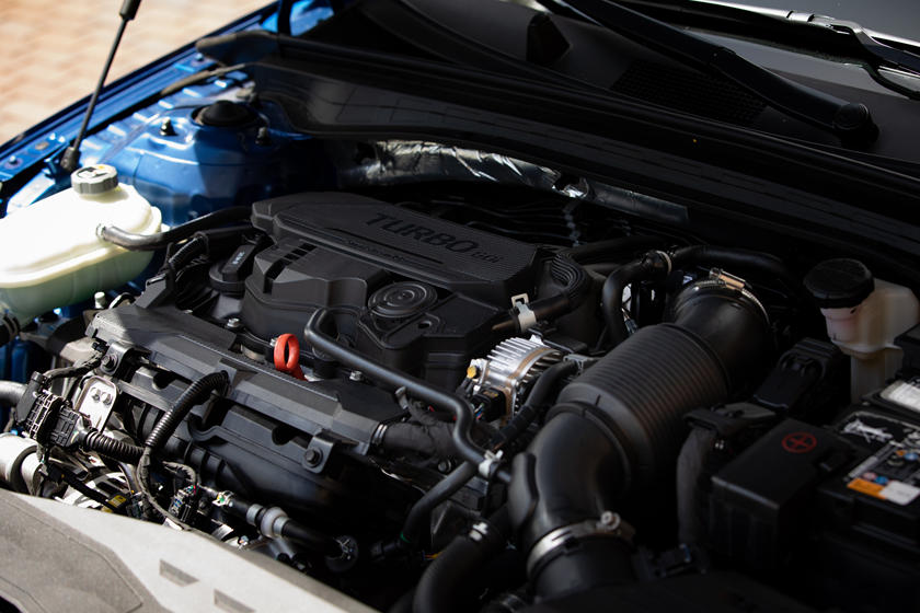 thay ắc quy xe Kia Optima K5 tại nhà