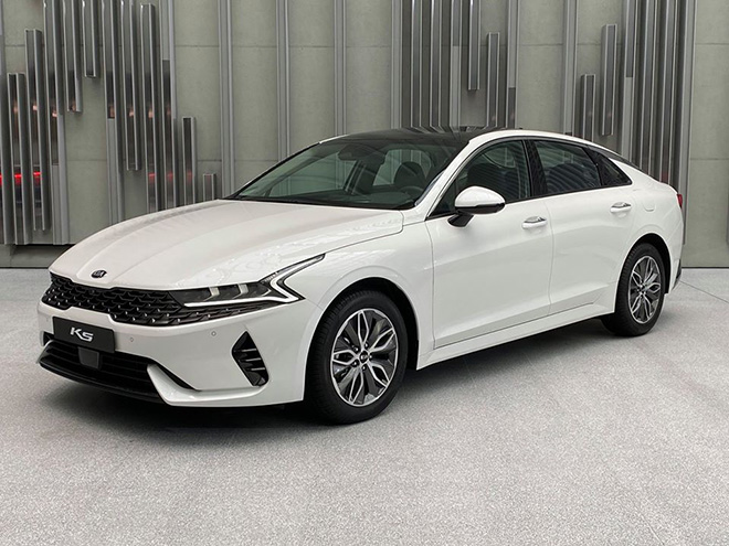 thay ắc quy xe Kia Optima K5 tại nhà