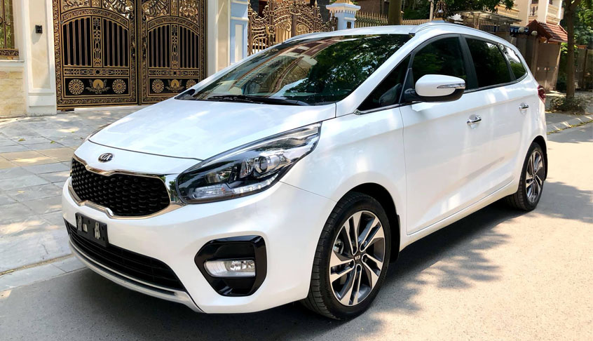 thay ắc quy xe Kia Rondo tại nhà