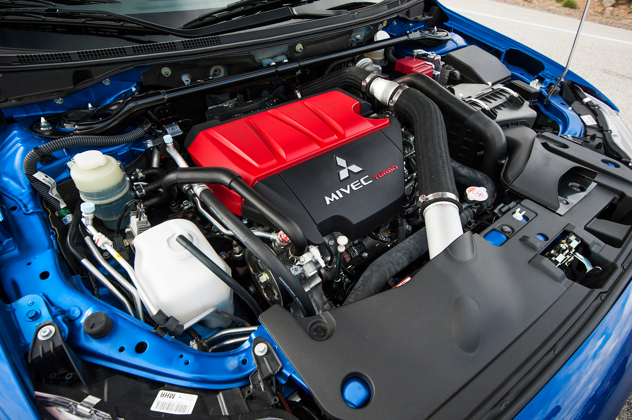 xe Mitsubishi Lancer thay ắc quy tại nhà 0333266768