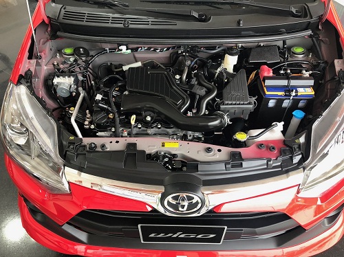xe Toyota Wigo thay ẵc quy tại nhà