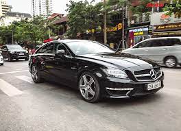 xe Mercedes CLS63 AMG thay ắc quy tại nhà