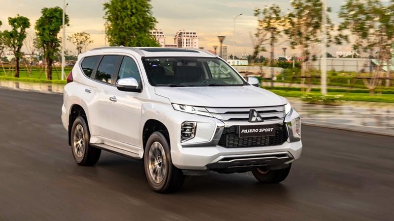 thay ắc quy xe Mitsubishi Pajero tại nhà