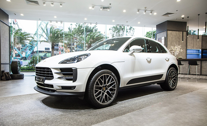 thay ắc quy xe Porsche Macan tại nhà 0333266768