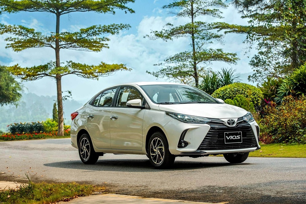 thay ắc quy xe Toyota Vios tại nhà