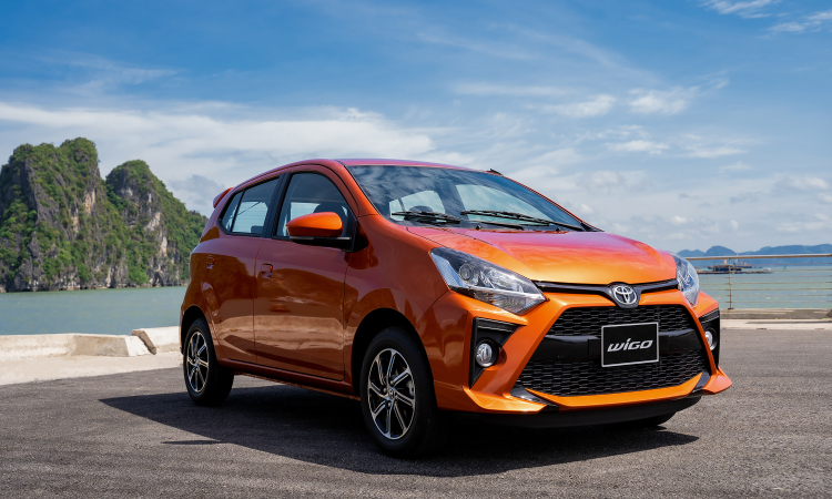 thay ắc quy xe Toyota Wigo tại nhà