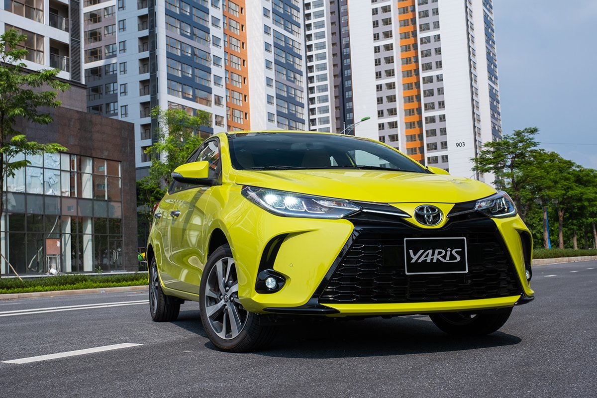 xe Toyota Yaris thay ắc quy tại nhà 0333266768