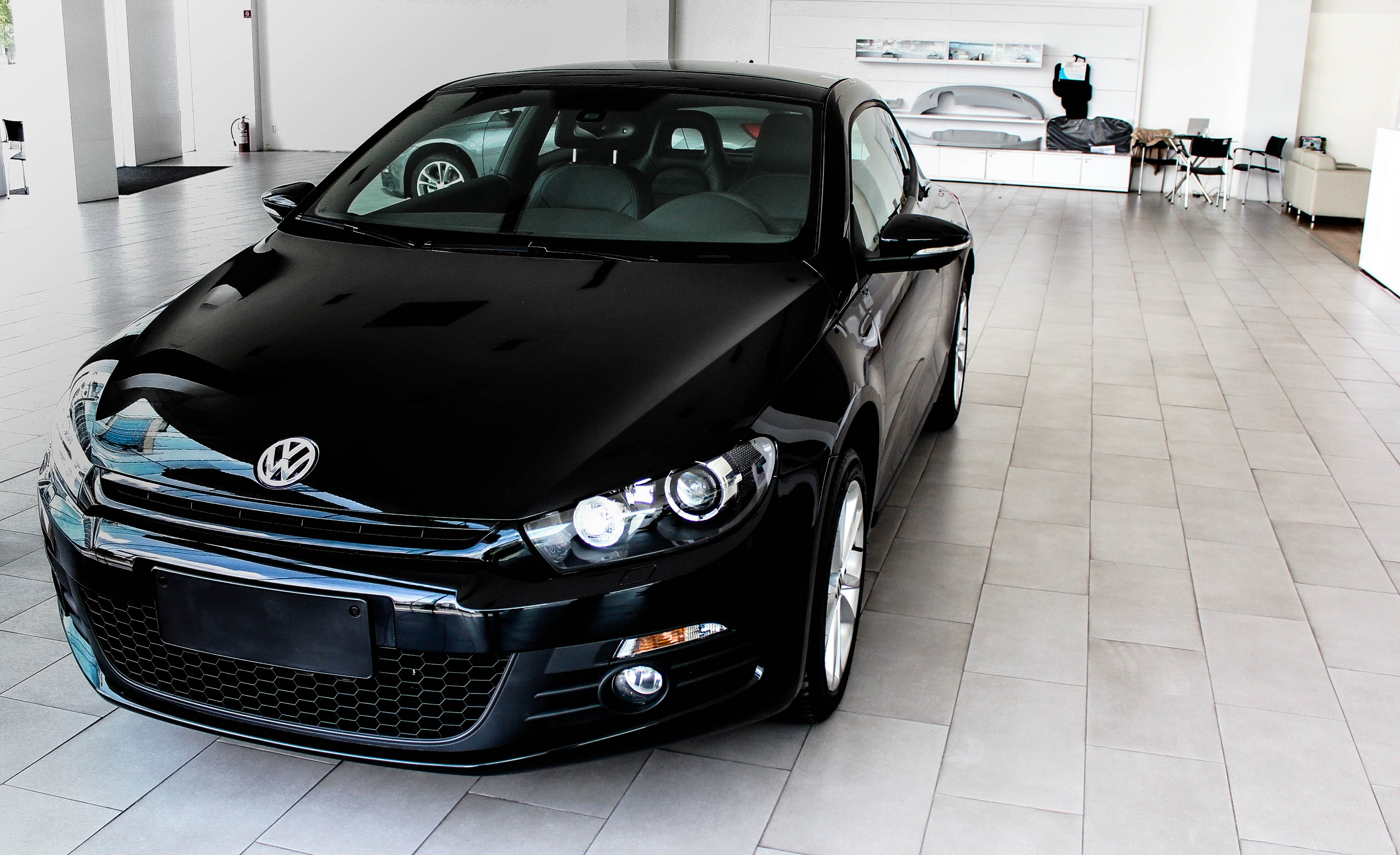 thay ắc quy xe Volkswagen Scirocco tại nhà