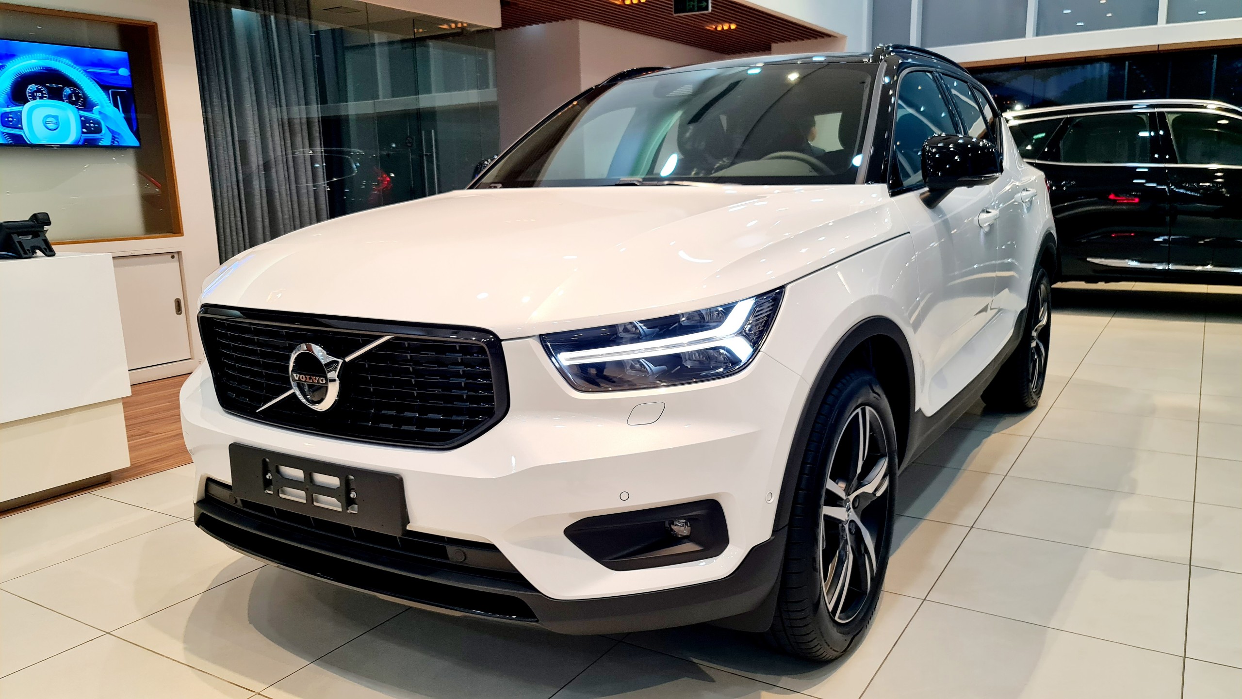 thay ắc quy xe Volvo XC40  tại nhà 0333266768
