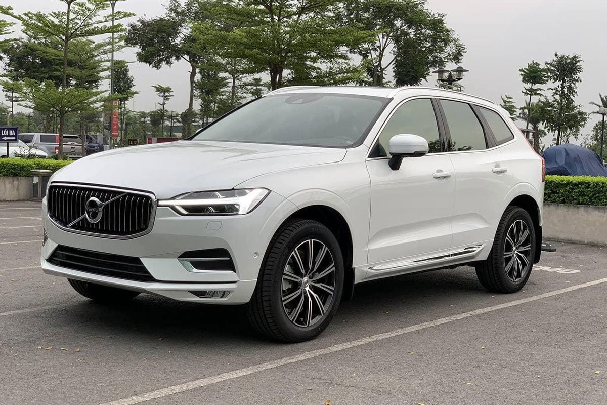 thay ắc quy  xe Volvo XC60 tại nhà